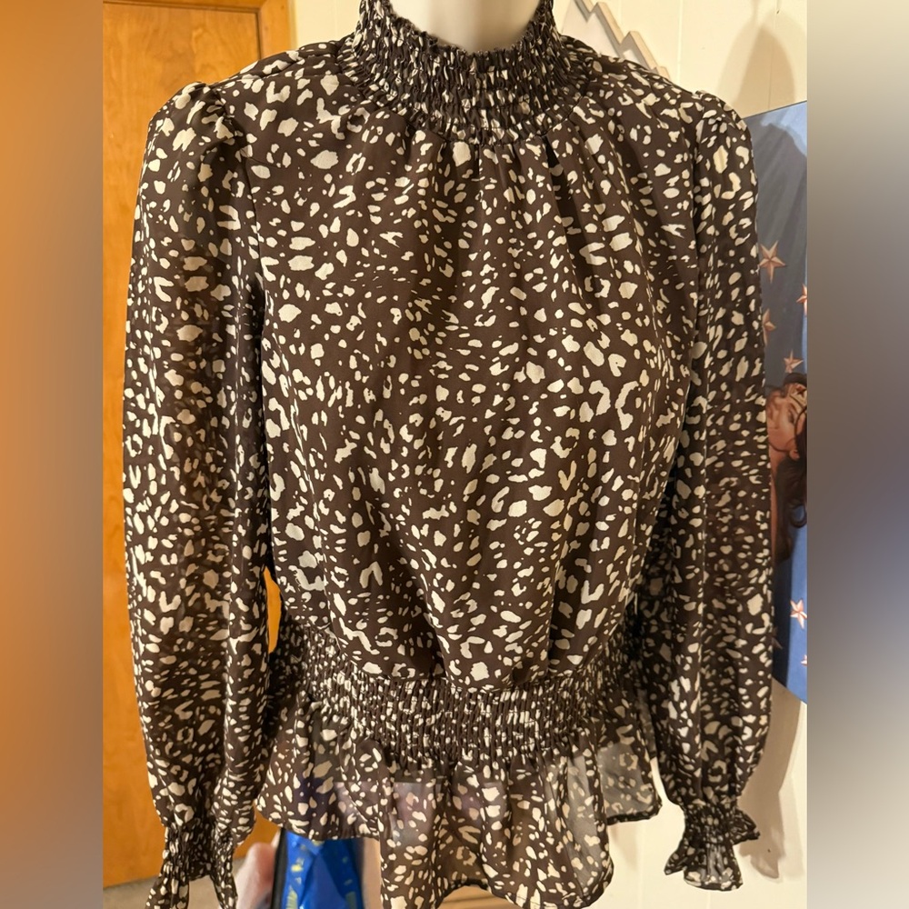 Jopna Sz S smocked mock turtleneck, waist, and cuffs. Brown and tan dot blouse